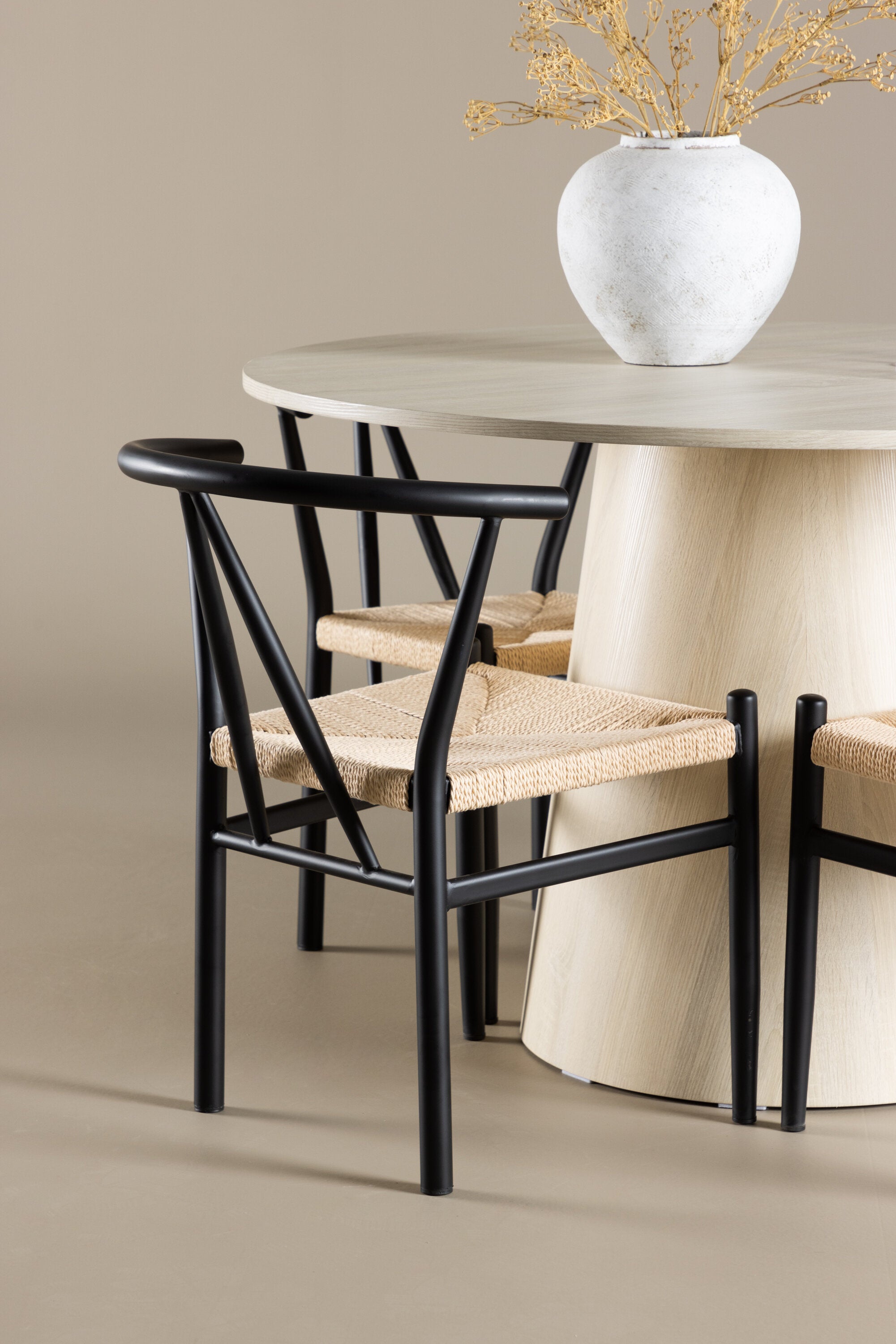Lanzo Esszimmertisch mit Alfons Stühlen in präsentiert im Onlineshop von KAQTU Design AG. Bartischset ist von Venture Home