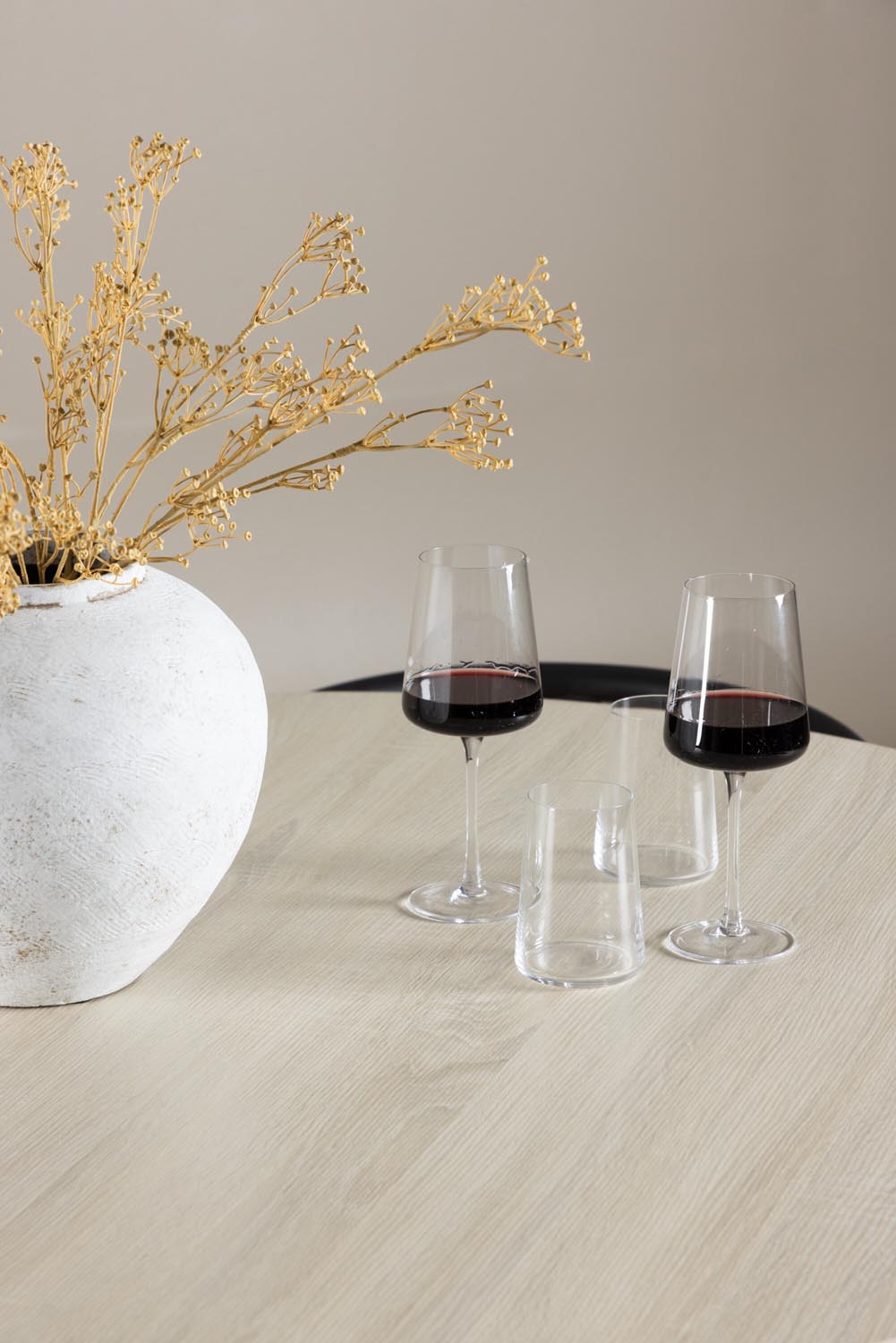 Lanzo Esszimmertisch mit Alfons Stühlen in präsentiert im Onlineshop von KAQTU Design AG. Bartischset ist von Venture Home