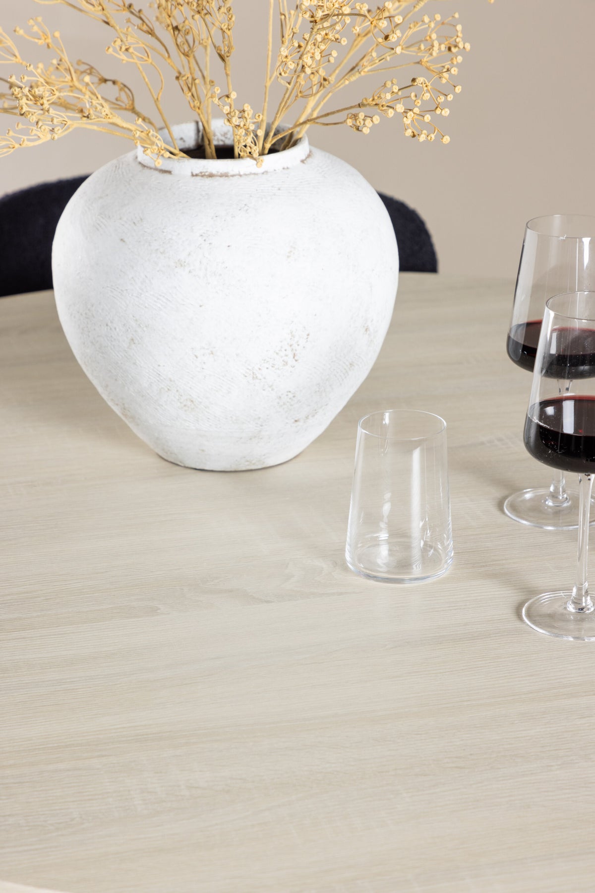Tisch Lanzo mit Stühlen Modesto in präsentiert im Onlineshop von KAQTU Design AG. Bartischset ist von Venture Home