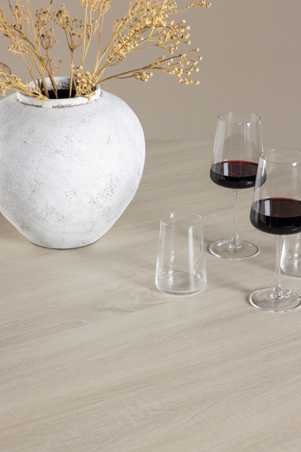 Lanzo Esstisch mit Agnes Stühlen in präsentiert im Onlineshop von KAQTU Design AG. Bartischset ist von Venture Home