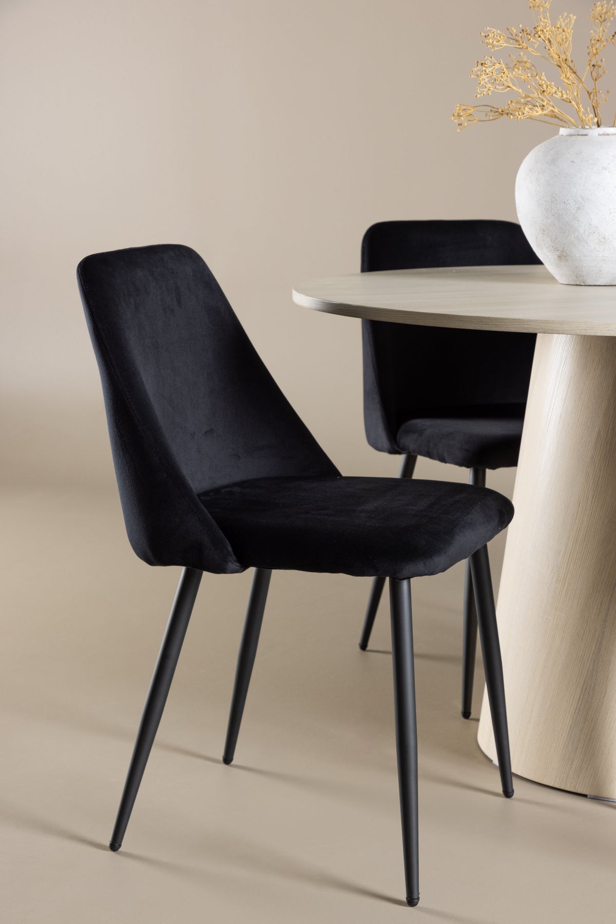 Lanzo Esstisch mit Night Stühlen in präsentiert im Onlineshop von KAQTU Design AG. Bartischset ist von Venture Home