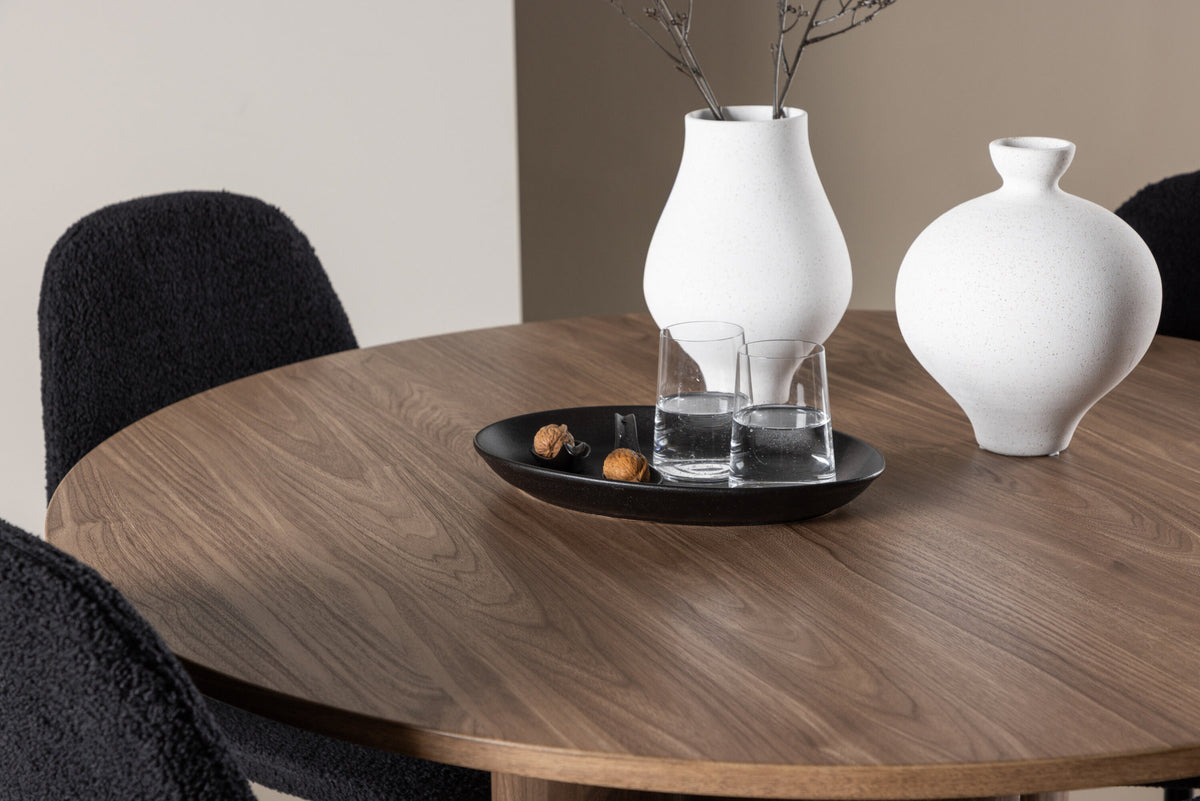 Olivia Esstisch mit Polar Stühlen in Schwarz präsentiert im Onlineshop von KAQTU Design AG. Esszimmerset ist von Venture Home