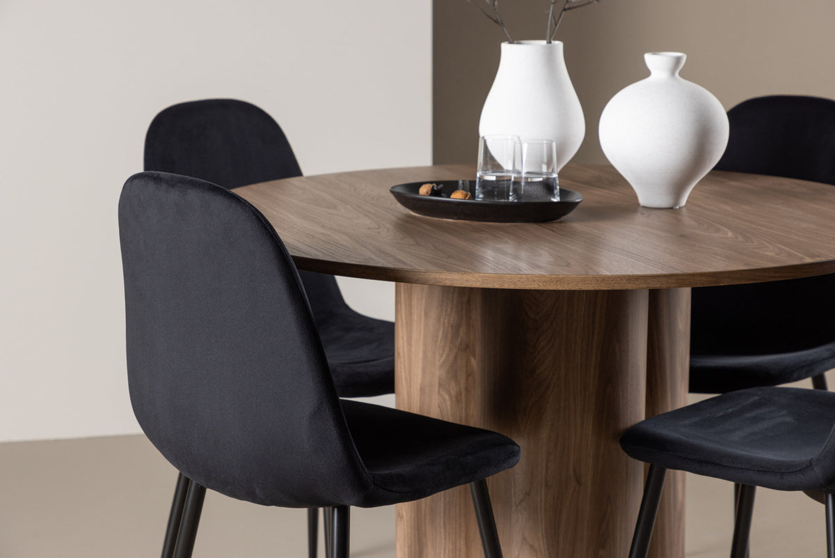 Olivia Esstisch mit Polar Stühlen in Schwarz präsentiert im Onlineshop von KAQTU Design AG. Esszimmerset ist von Venture Home