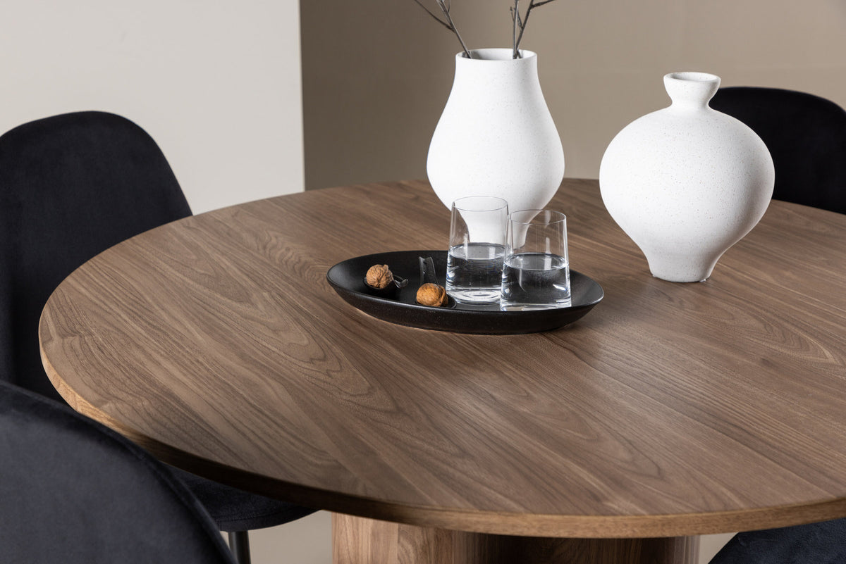 Olivia Esstisch mit Polar Stühlen in Schwarz präsentiert im Onlineshop von KAQTU Design AG. Esszimmerset ist von Venture Home