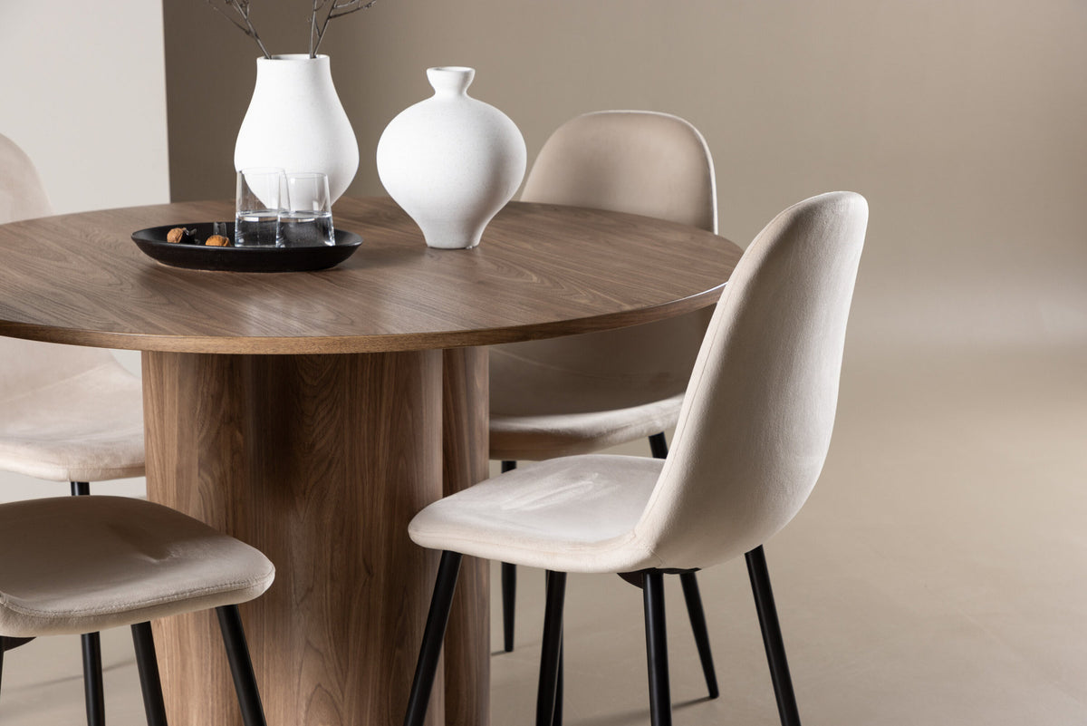 Olivia Esstisch mit Polar Stühlen in Beige präsentiert im Onlineshop von KAQTU Design AG. Esszimmerset ist von Venture Home