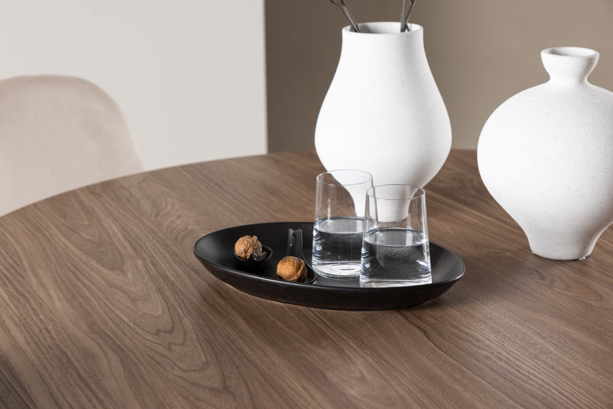 Olivia Esstisch mit Polar Stühlen in Beige präsentiert im Onlineshop von KAQTU Design AG. Esszimmerset ist von Venture Home