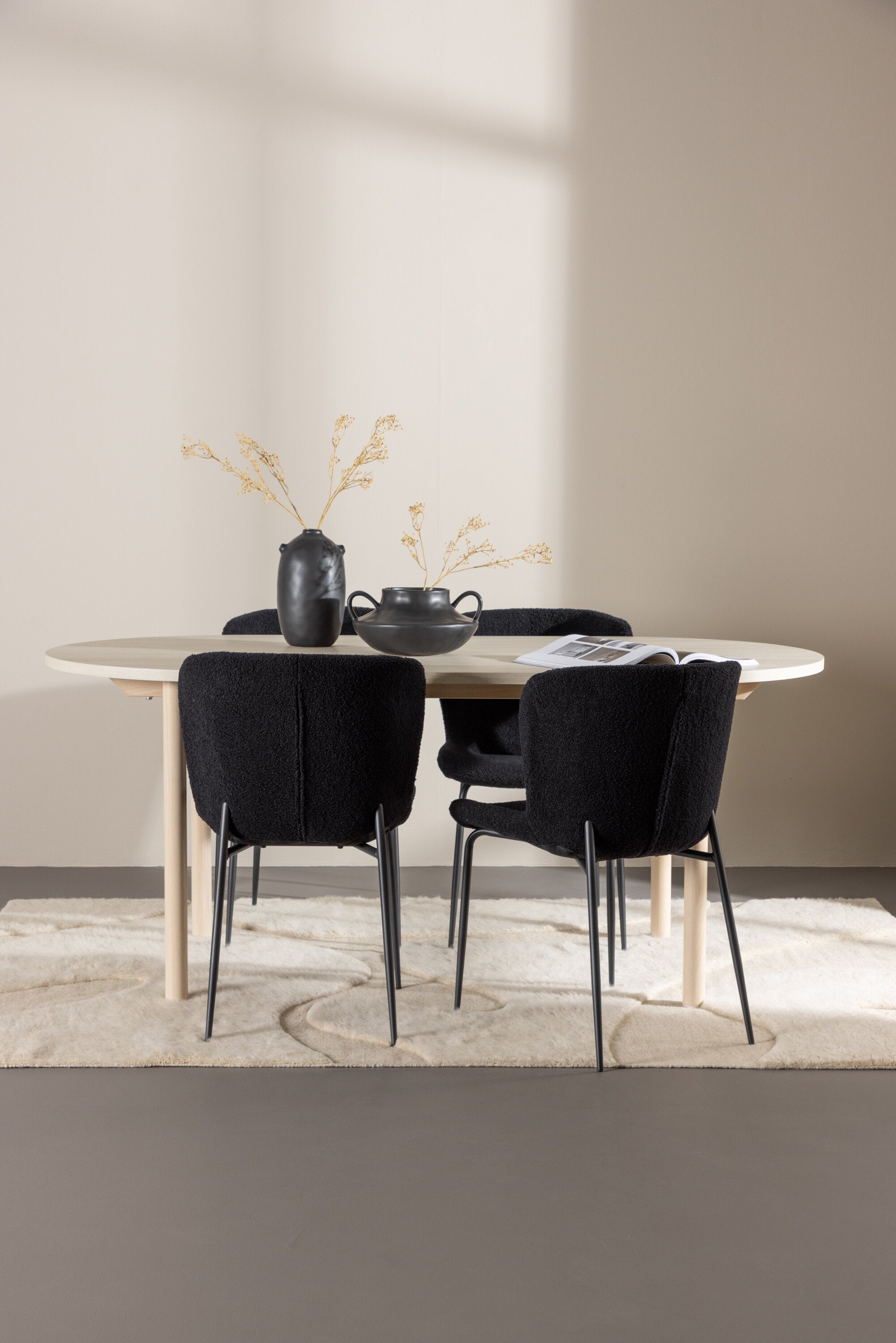 Andy Esstisch mit Modesto Stühlen in präsentiert im Onlineshop von KAQTU Design AG. Esszimmerset ist von Venture Home