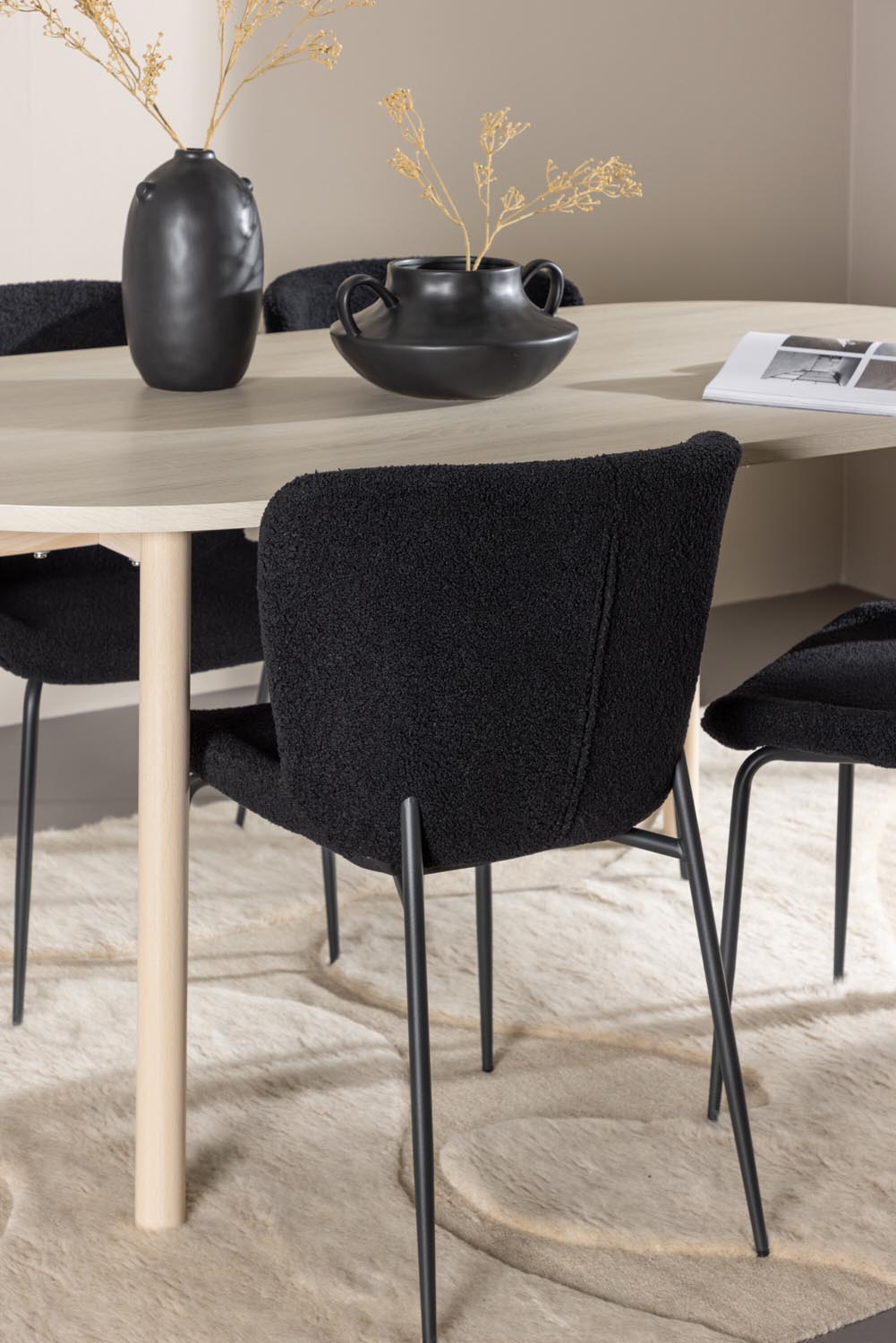 Andy Esstisch mit Modesto Stühlen in präsentiert im Onlineshop von KAQTU Design AG. Esszimmerset ist von Venture Home