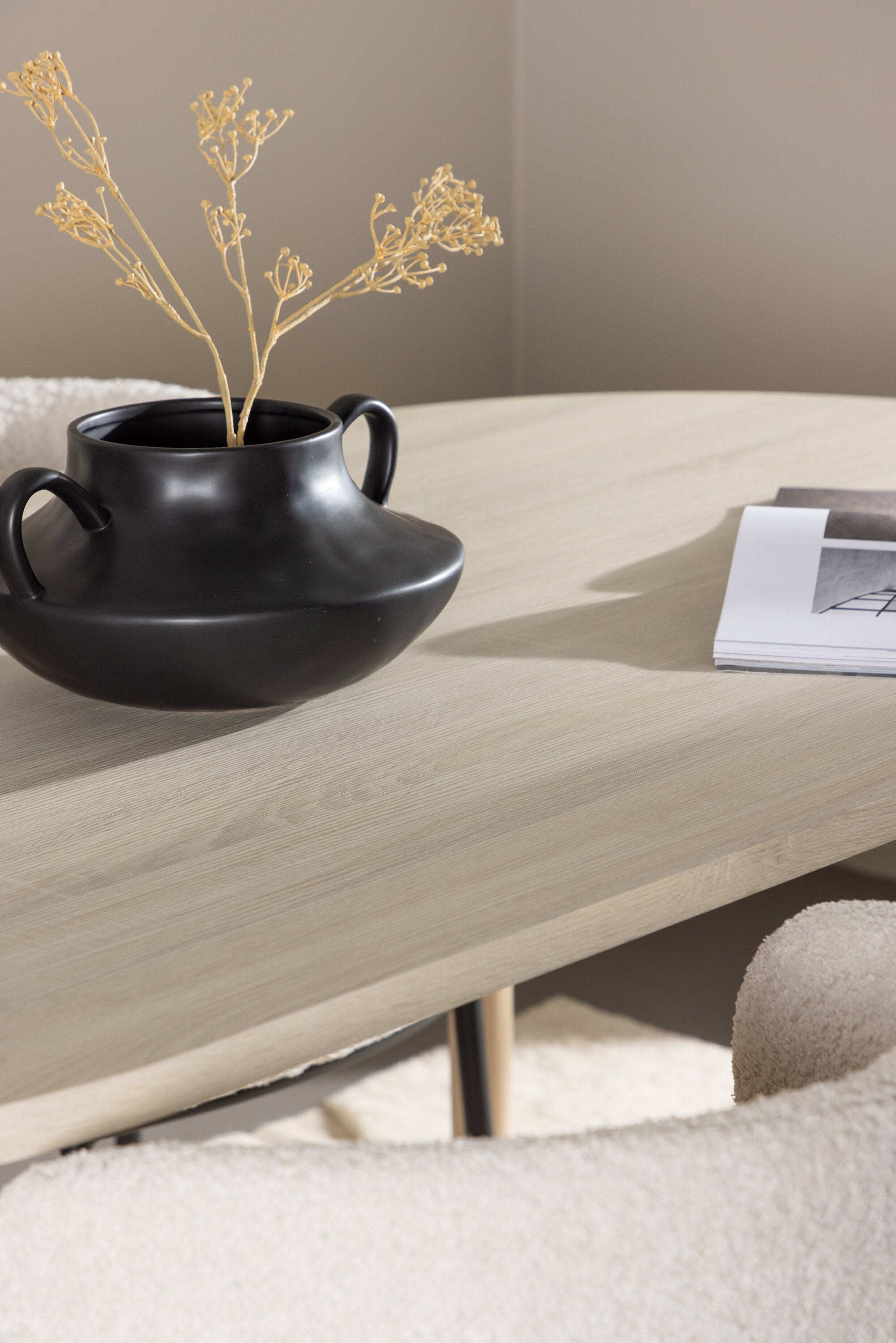 Andy Esstisch mit Agnes Stühlen in präsentiert im Onlineshop von KAQTU Design AG. Esszimmerset ist von Venture Home
