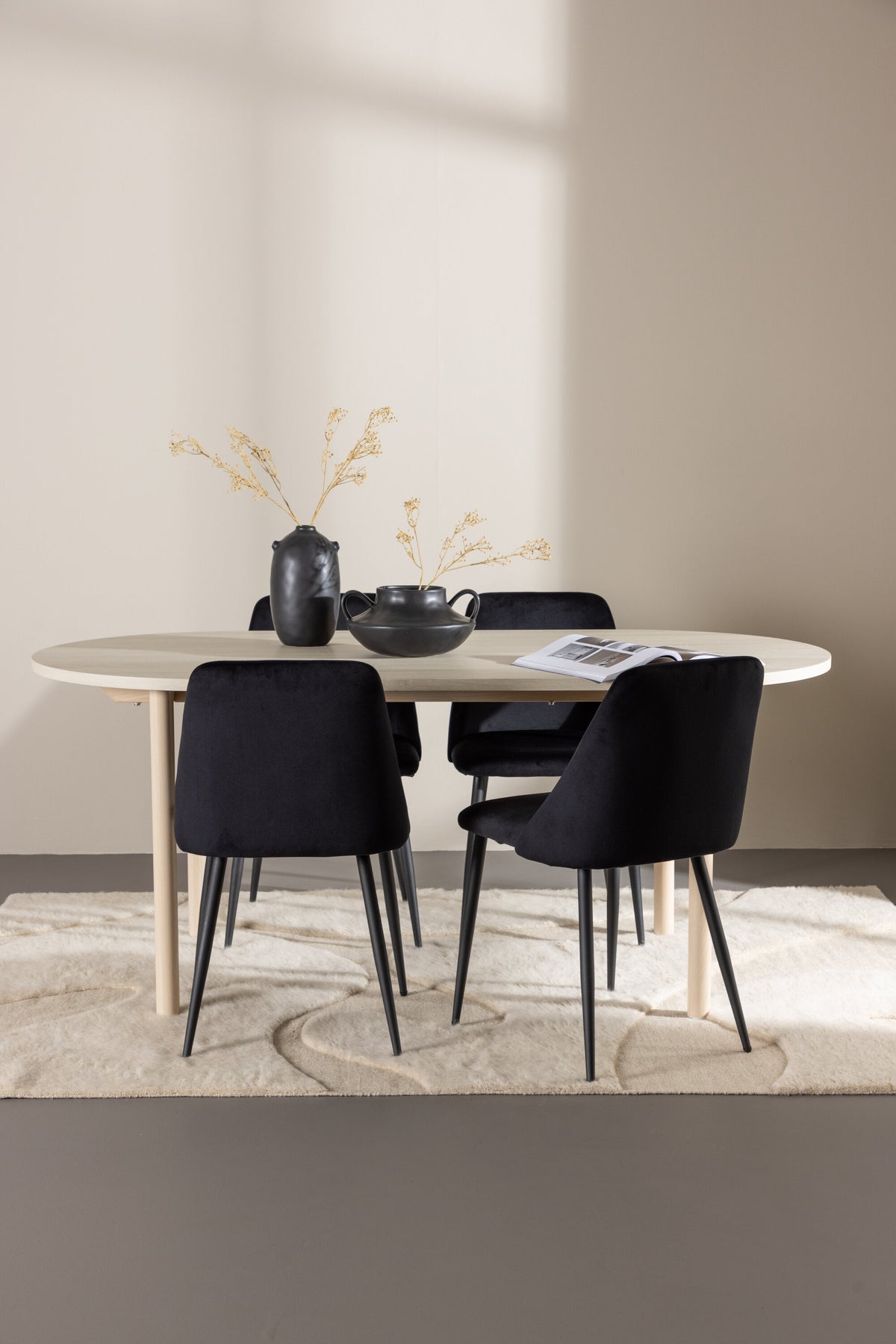 Andy Esszimmertisch mit Night Stühlen in präsentiert im Onlineshop von KAQTU Design AG. Esszimmerset ist von Venture Home
