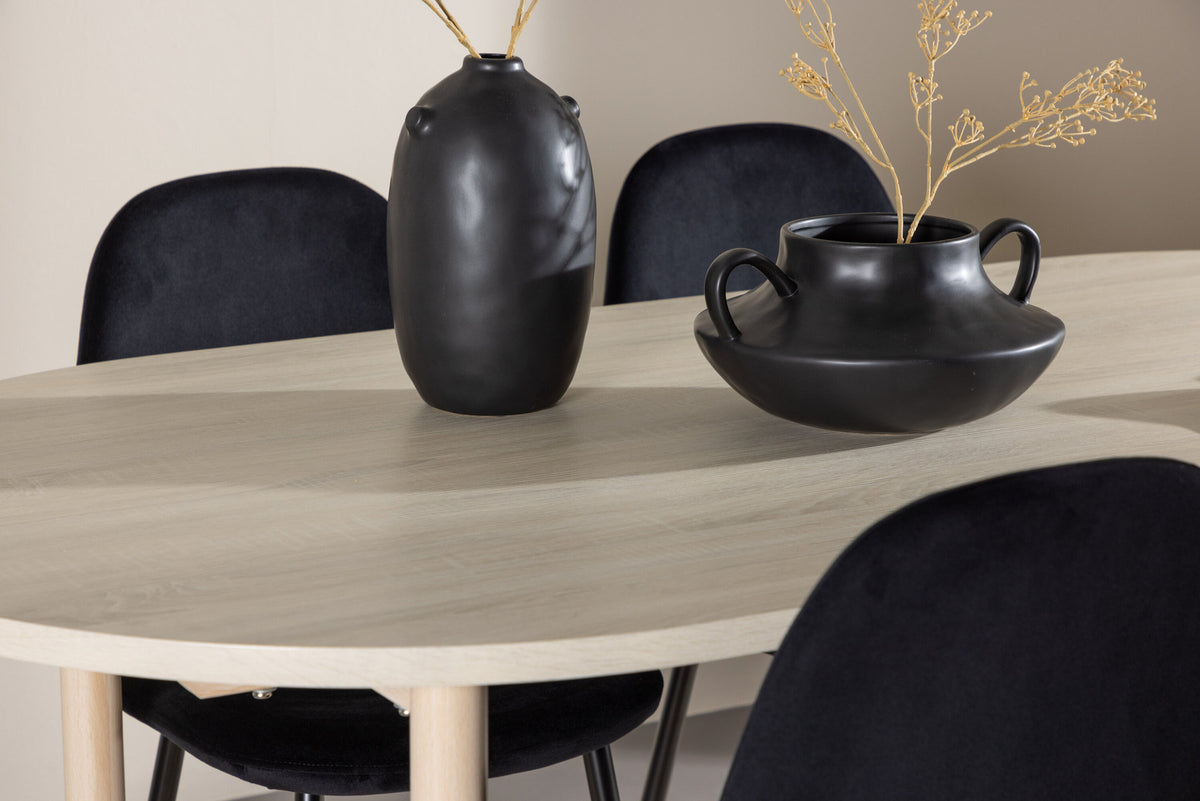 Andy Esstisch mit Polar Stühlen in Schwarz präsentiert im Onlineshop von KAQTU Design AG. Esszimmerset ist von Venture Home