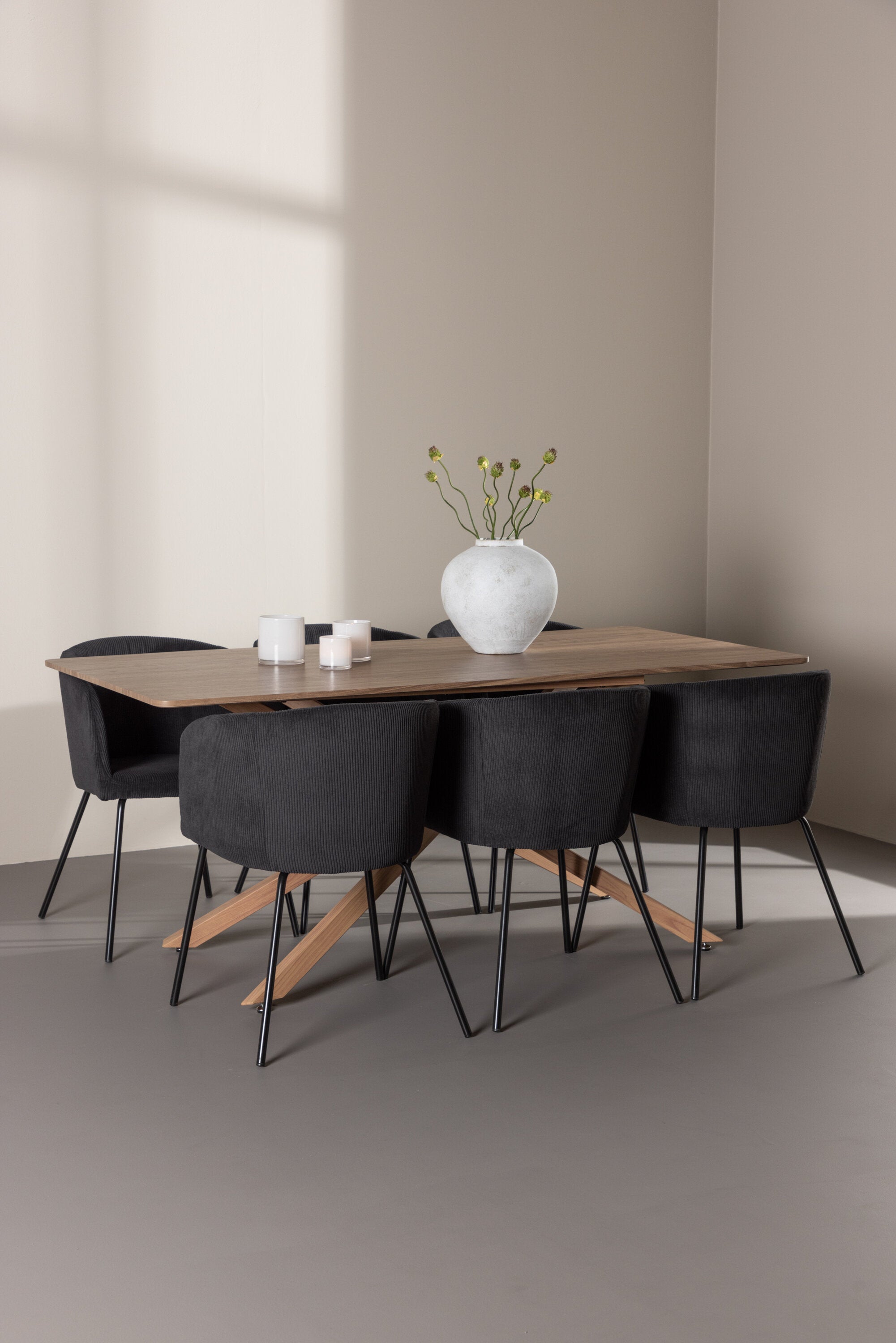 Piazza Esstisch mit Berit Stühlen in präsentiert im Onlineshop von KAQTU Design AG. Esszimmerset ist von Venture Home