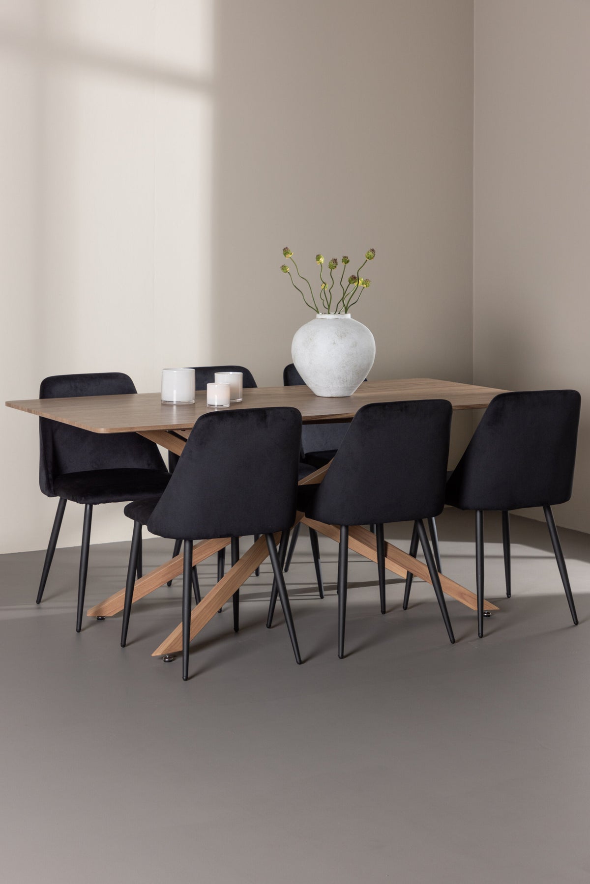 Piazza Esstisch mit Night Stühlen in präsentiert im Onlineshop von KAQTU Design AG. Esszimmerset ist von Venture Home