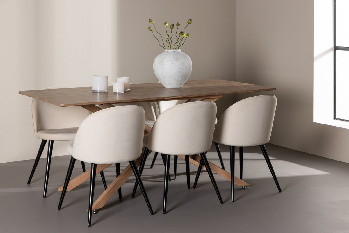 Piazza Esstisch mit Velvet Stühlen in Beige präsentiert im Onlineshop von KAQTU Design AG. Esszimmerset ist von Venture Home