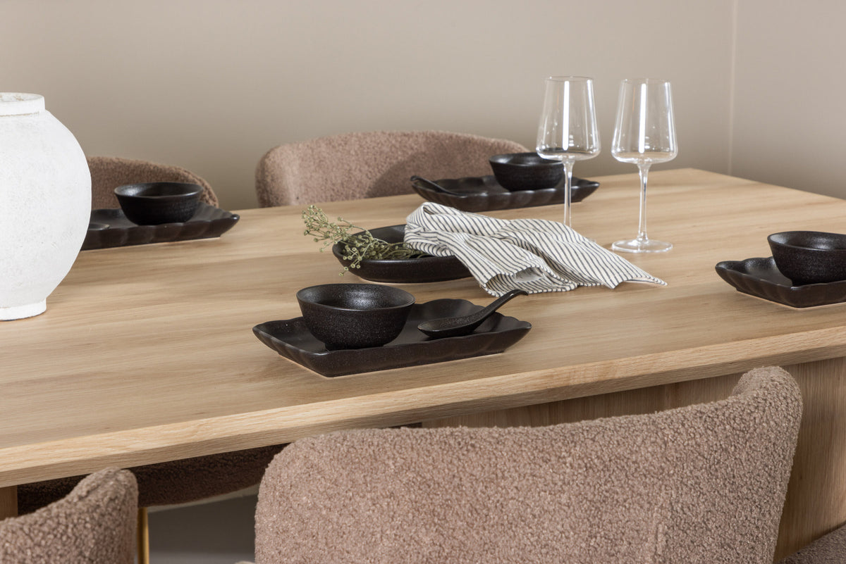 Olivia Esstisch mit Modesto Stühlen in Braun präsentiert im Onlineshop von KAQTU Design AG. Esszimmerset ist von Venture Home