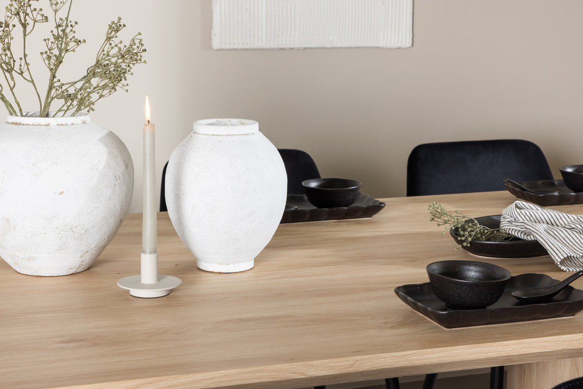 Olivia Esstisch mit Night Stühlen in Schwarz präsentiert im Onlineshop von KAQTU Design AG. Esszimmerset ist von Venture Home