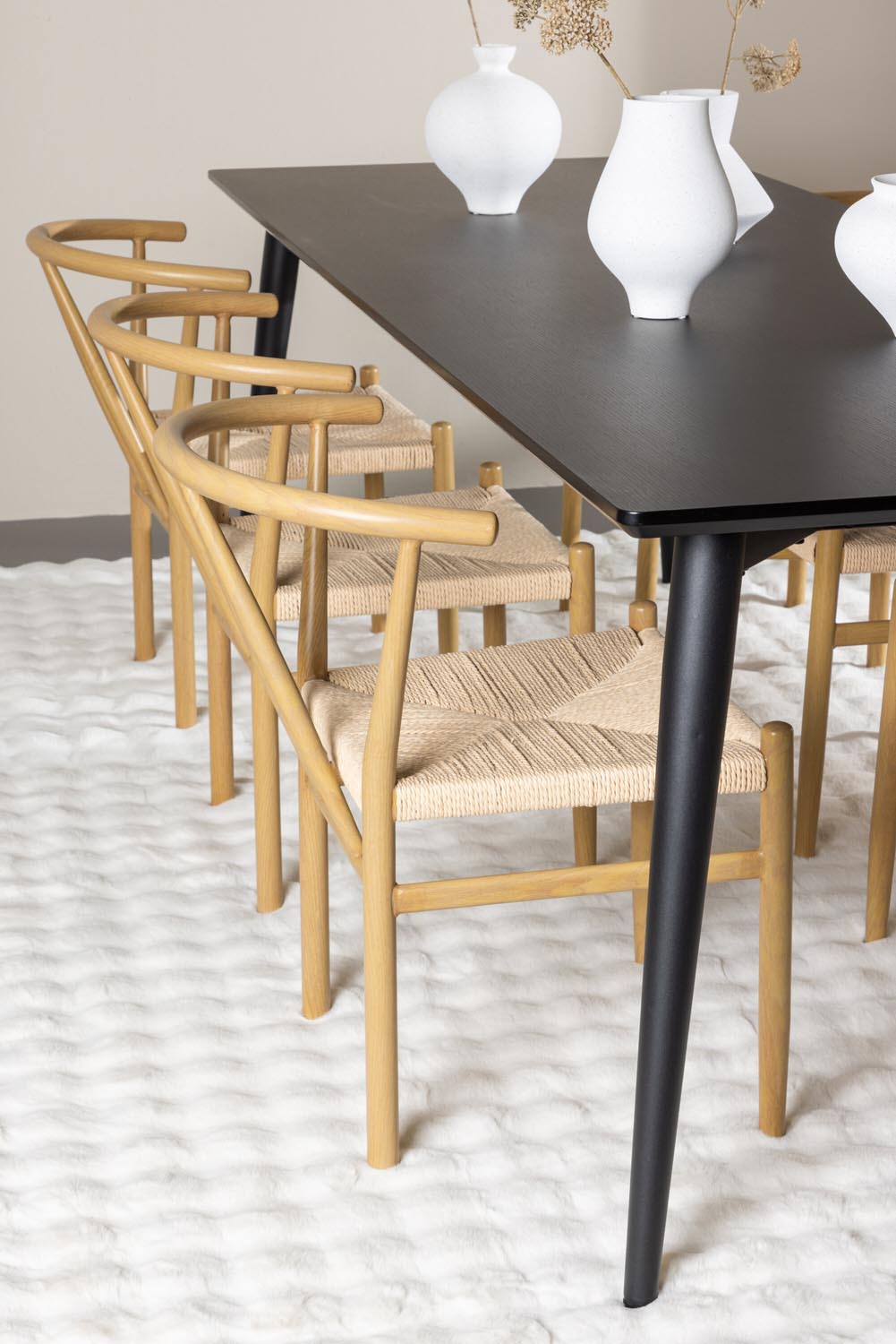 Ellis Esstisch mit Alfons Stühlen in präsentiert im Onlineshop von KAQTU Design AG. Esszimmerset ist von Venture Home