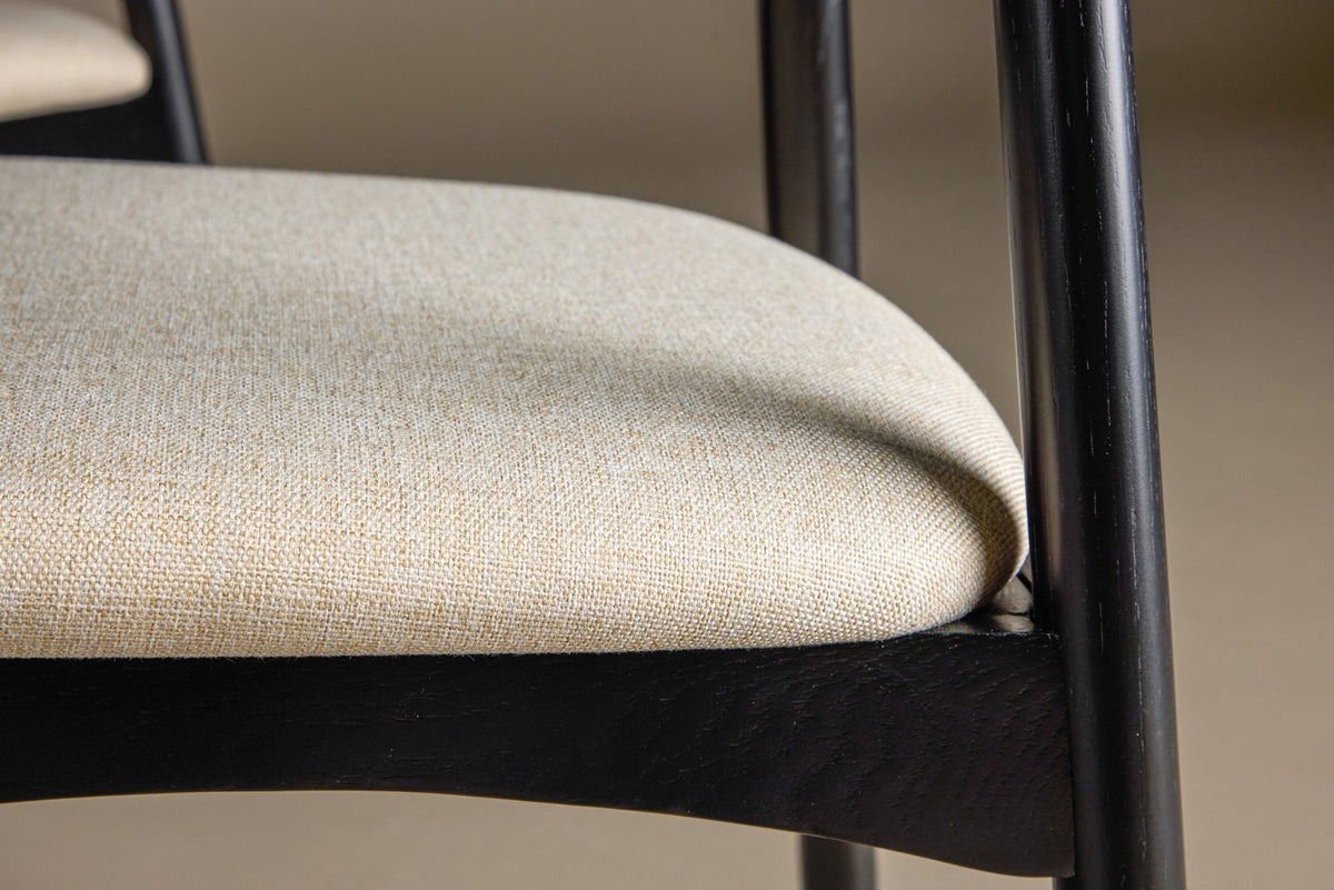 Tyresö Esstisch mit Ven Stühlen in Schwarz präsentiert im Onlineshop von KAQTU Design AG. Esszimmerset ist von Venture Home