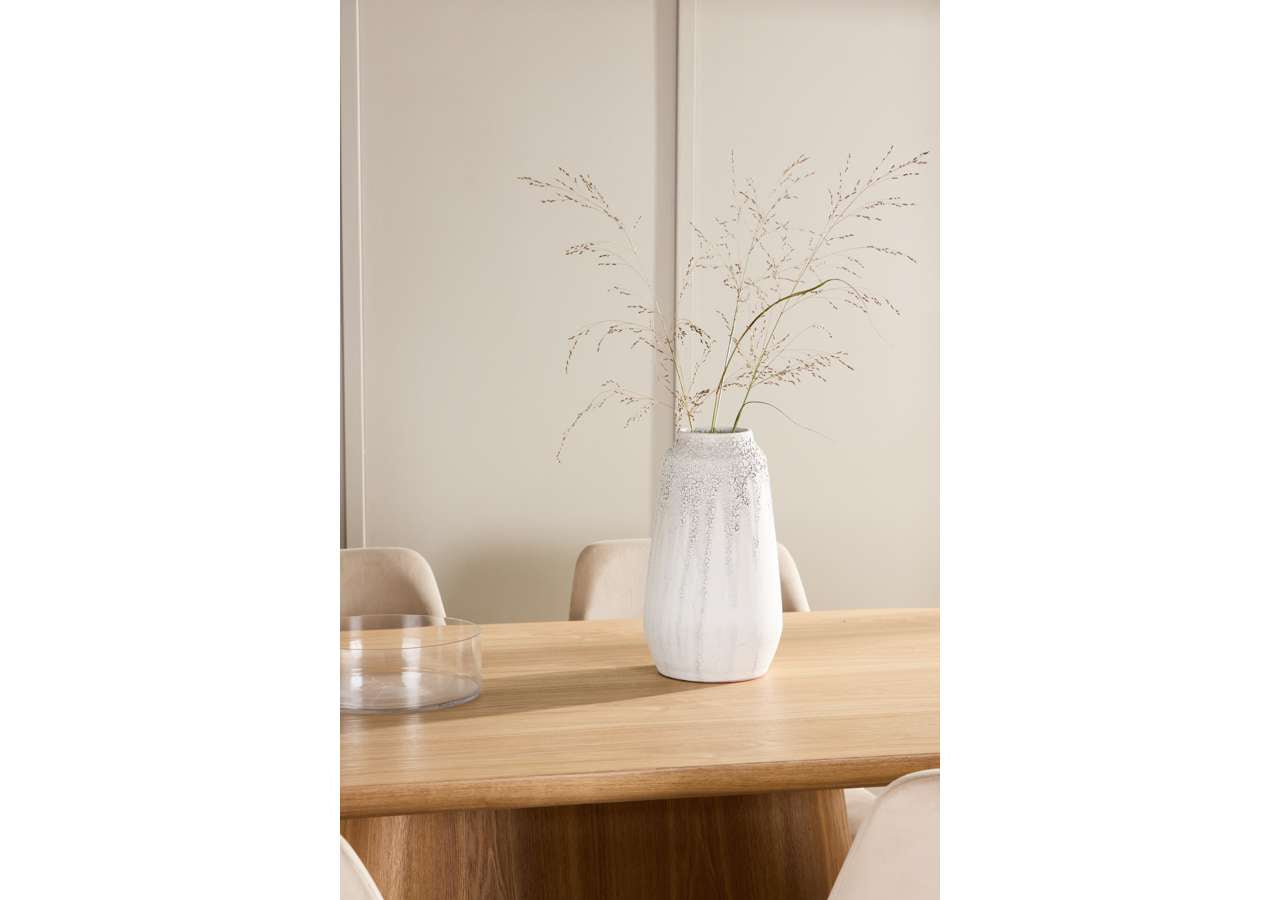 Eleganter Esstisch Stjärnö mit Nachtstuhl von Venture Home, perfekt für moderne Wohnräume und stilvolle Esszimmer.