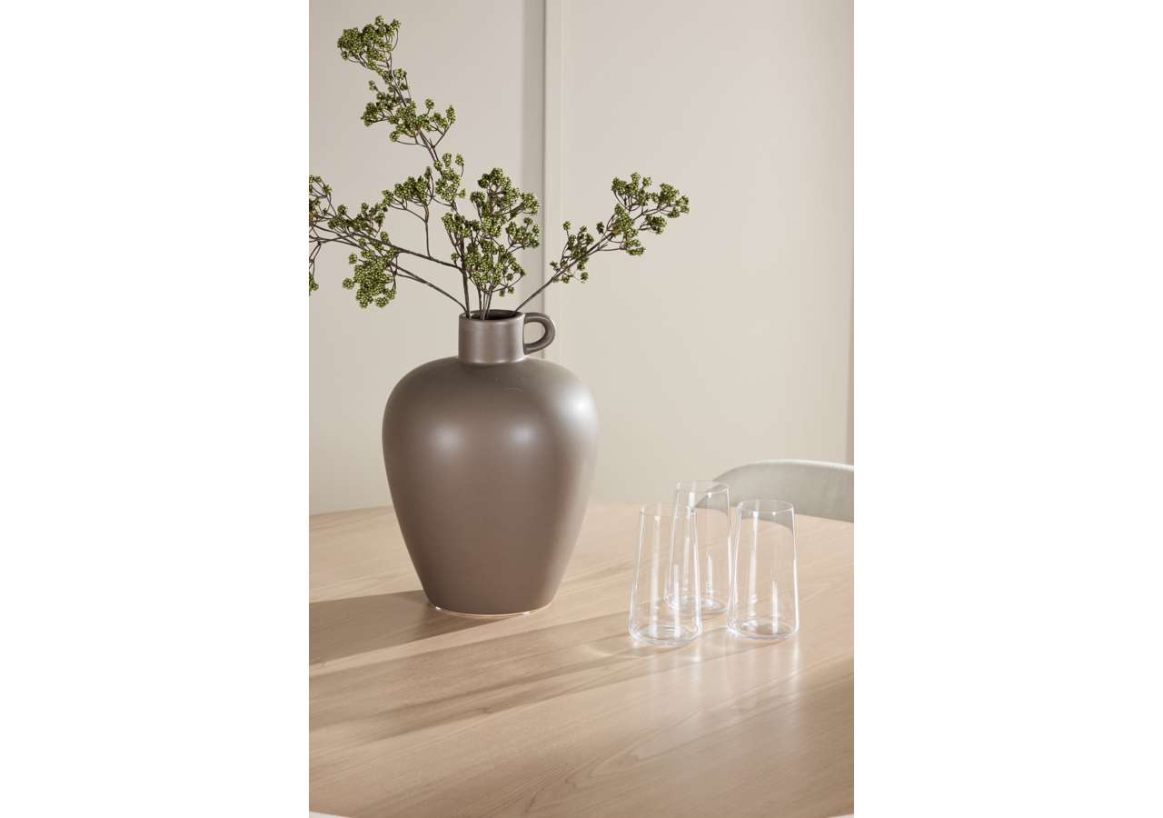 Eleganter Esstisch Flora mit stilvollen Lilja Stühlen von Venture Home – modernes Design für ein gemütliches Esszimmer.