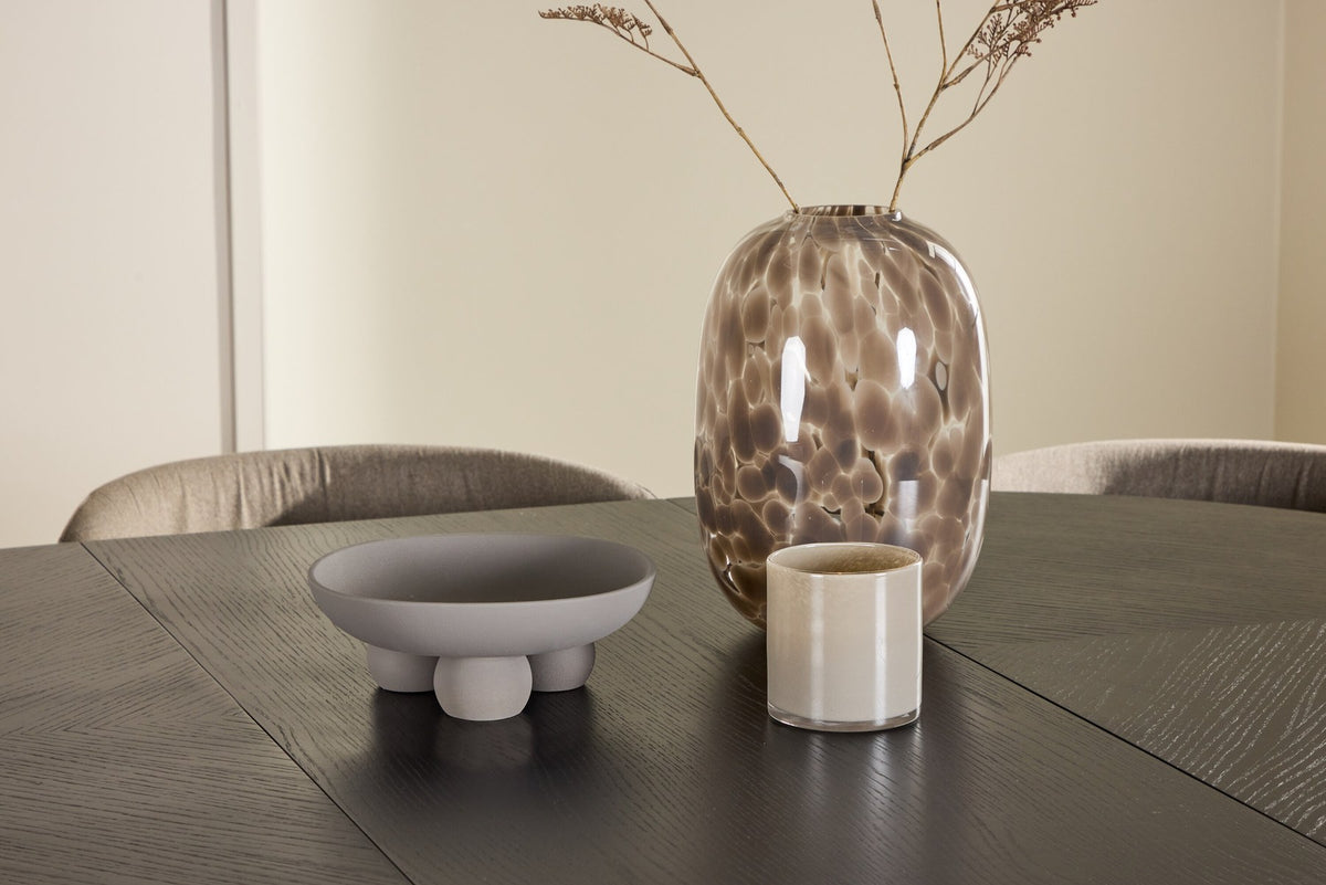 Schwarzer Esstisch Strada aus MDF mit sechs Edina Stühlen mit Samtbezug, ausziehbare Tischplatte, skandinavisches Design von Venture Home.