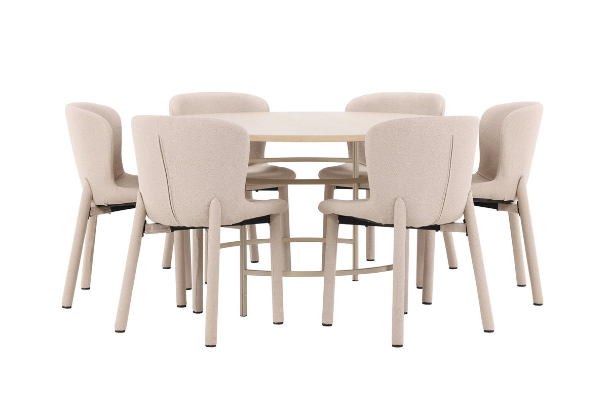 Runder Esstisch Copenhagen aus MDF in White Wash mit sechs Astoria-Stühlen aus Metall mit beiger Bouclé-Polsterung im Esszimmer.