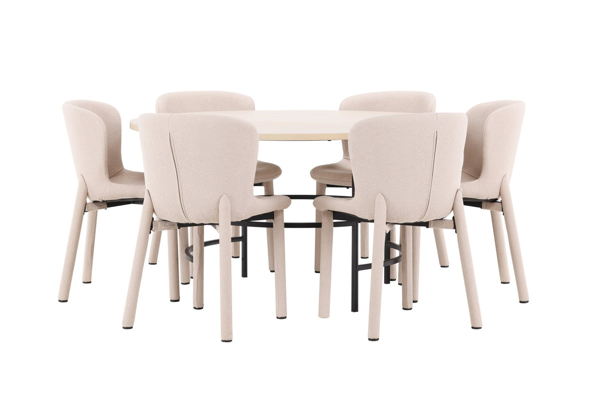 Runder Esstisch Copenhagen aus MDF in White Wash mit sechs Astoria-Stühlen aus Metall mit beiger Bouclé-Polsterung im Esszimmer.