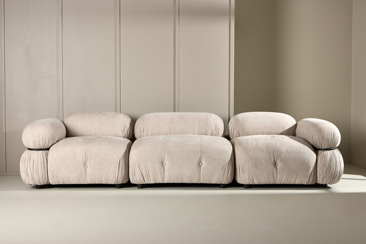 Beiges 3-Sitzer Sofa Mika von Venture Home mit Polyesterbezug, Schaumstofffüllung und schwarzen Kunststoffbeinen, moderne Form