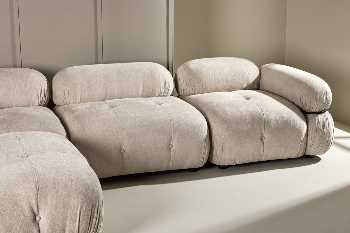 Mika Corner Sofa in Beige präsentiert im Onlineshop von KAQTU Design AG. Ecksofa ist von Venture Home