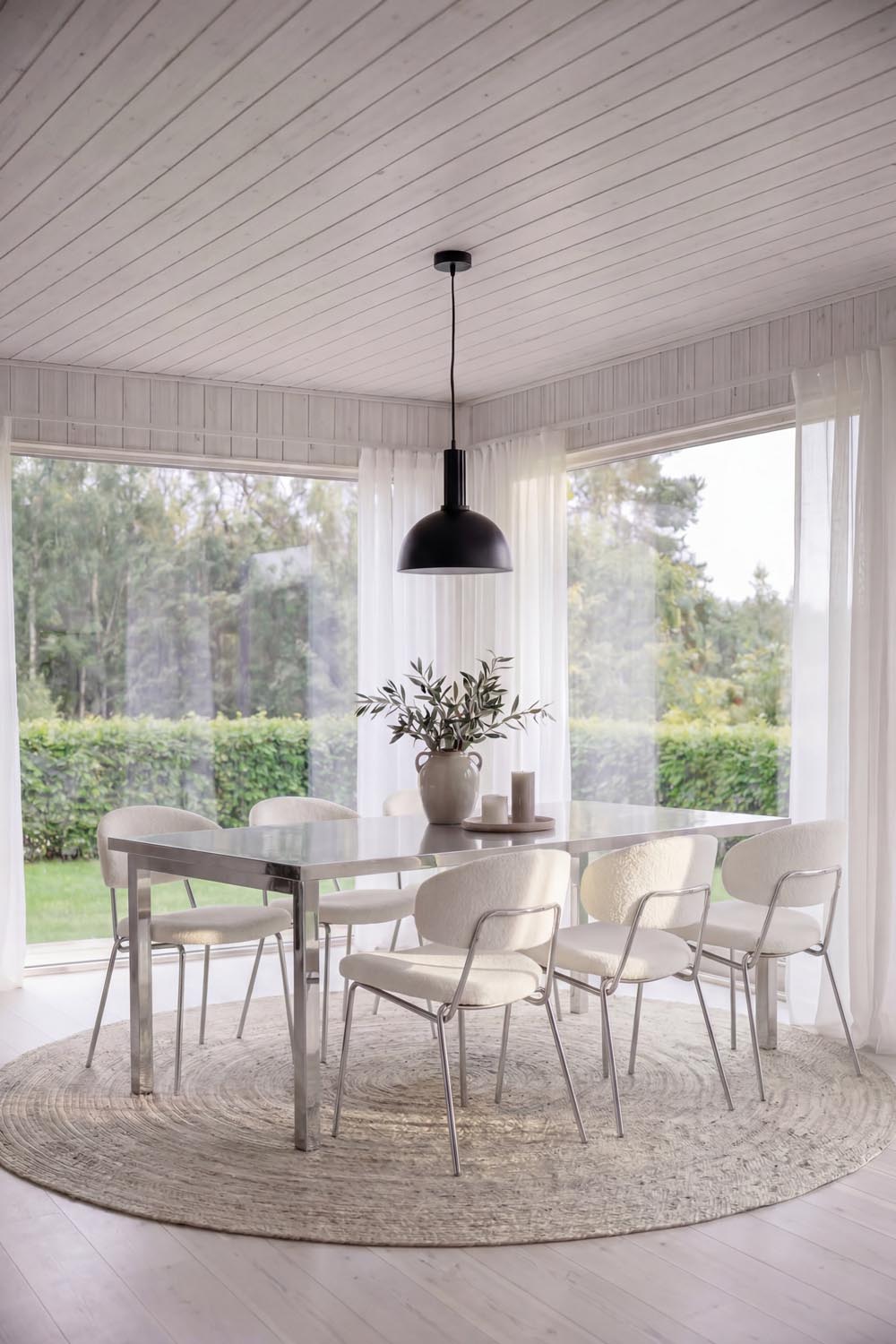 Cilo Dining Set mit Stühlen Chico in präsentiert im Onlineshop von KAQTU Design AG. Esszimmerset ist von Venture Home