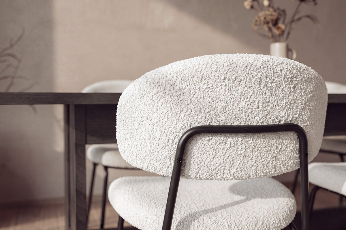 Milly Essgruppe mit Stühlen Chico in Weiss präsentiert im Onlineshop von KAQTU Design AG. Esszimmerset ist von Venture Home