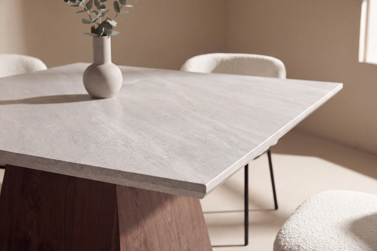 Essgruppe Cael mit Stühlen Edina in Weiss präsentiert im Onlineshop von KAQTU Design AG. Esszimmerset ist von Venture Home
