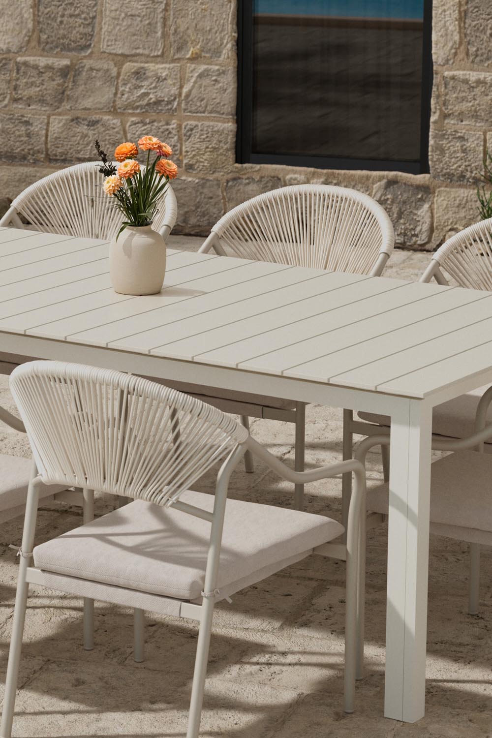 Levels Esstisch mit Paros Stühlen in präsentiert im Onlineshop von KAQTU Design AG. Gartentischset ist von Venture Home