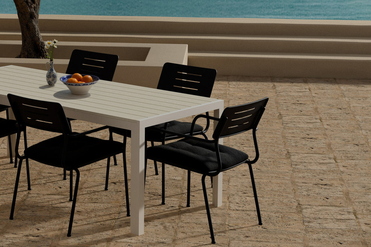 Tisch Mirko mit Stühlen Nicke in Schwarz präsentiert im Onlineshop von KAQTU Design AG. Gartentischset ist von Venture Home