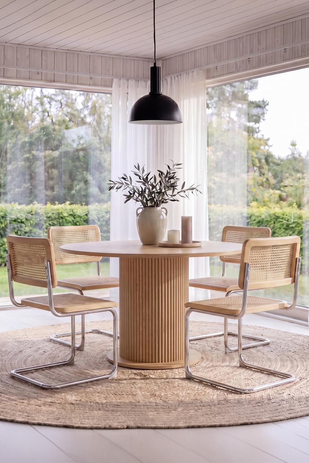 Reko Esstisch mit Robert Stühlen in präsentiert im Onlineshop von KAQTU Design AG. Bartischset ist von Venture Home