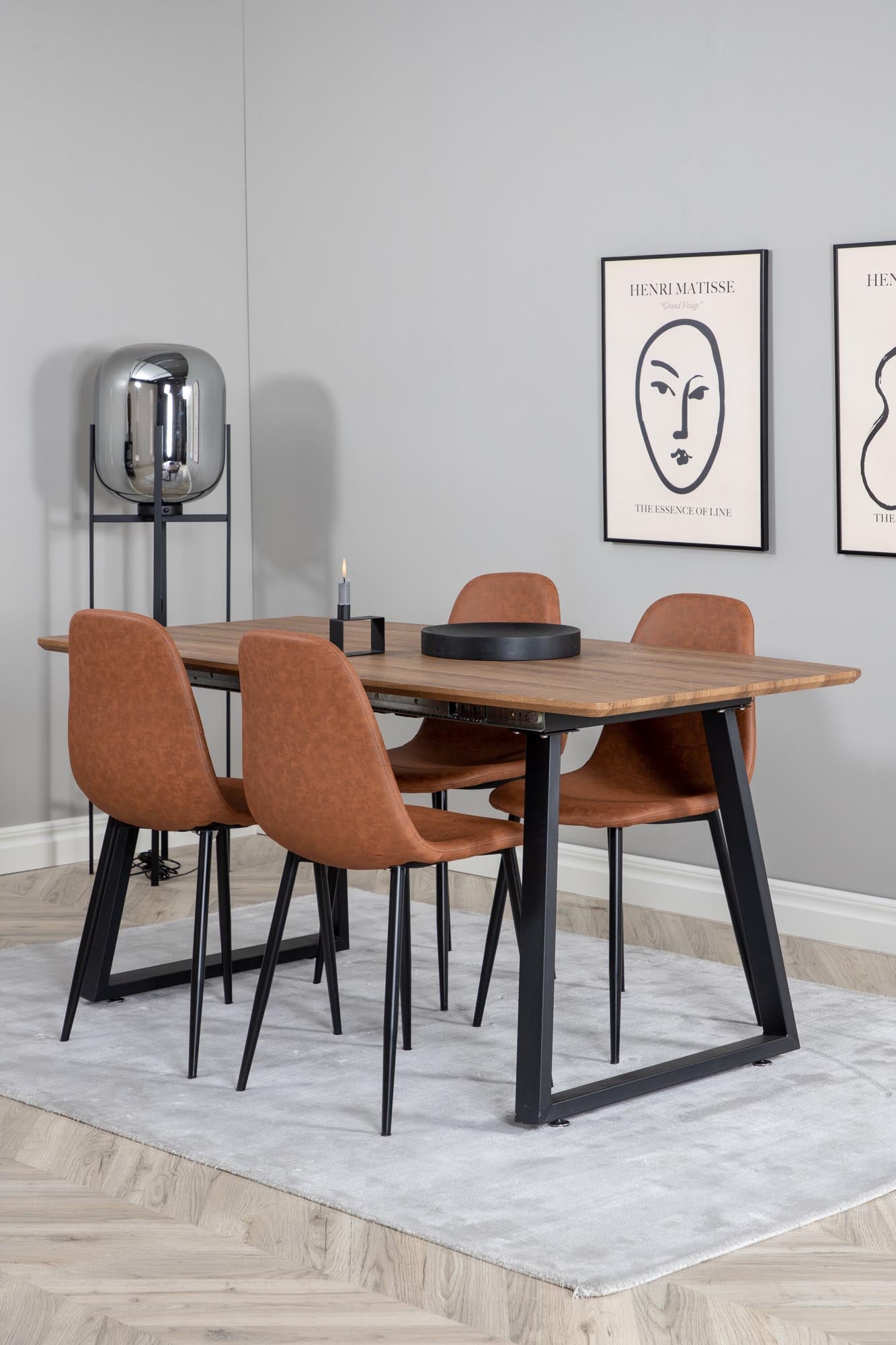 Das Inca Esszimmerset (Polar) von Venture Home bietet stilvolles Design mit einem 160cm Tisch und 4 Stühlen für Ihr Zuhause.