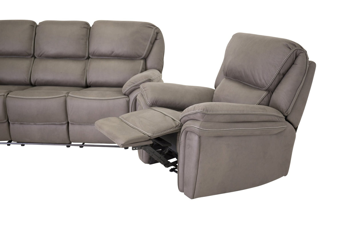Graues 3er Relaxsofa der Serie Saranda von Venture Home mit Mikrofaser-Bezug, Kunststoffbeinen und Gestell aus Sperrholz und Stahl.