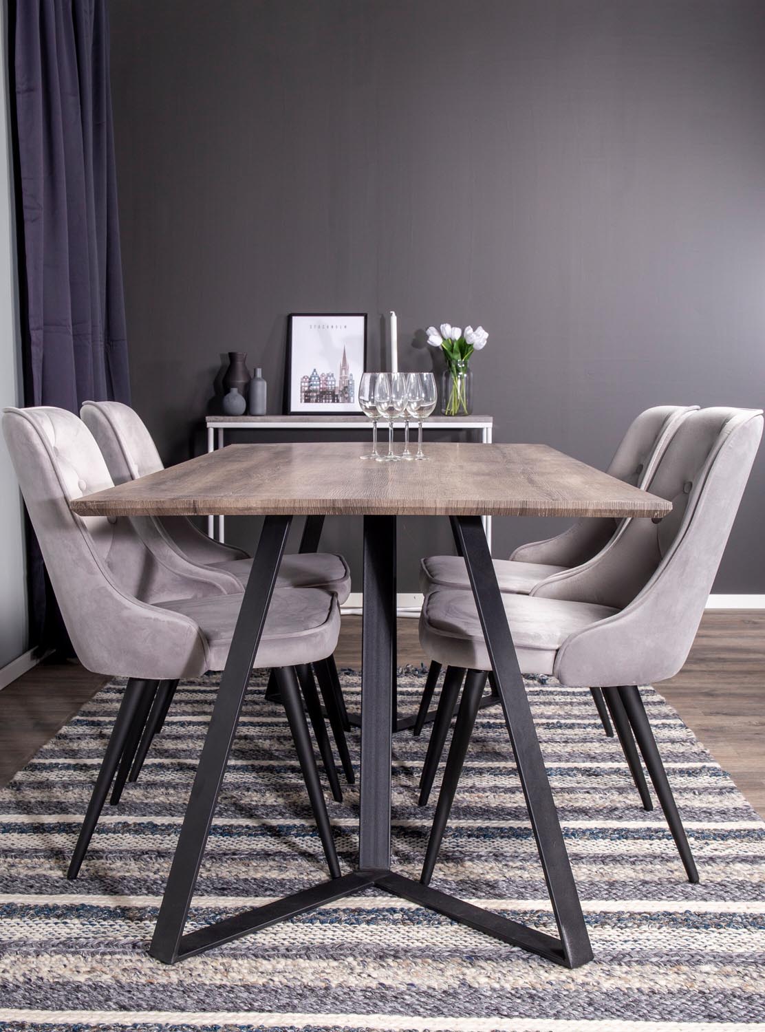 Schwarzes Esszimmerset Marina Art mit Tisch aus MDF und Sperrholz sowie sechs Stühlen mit Stahlgestell, 180 cm lang, sechsteilig.