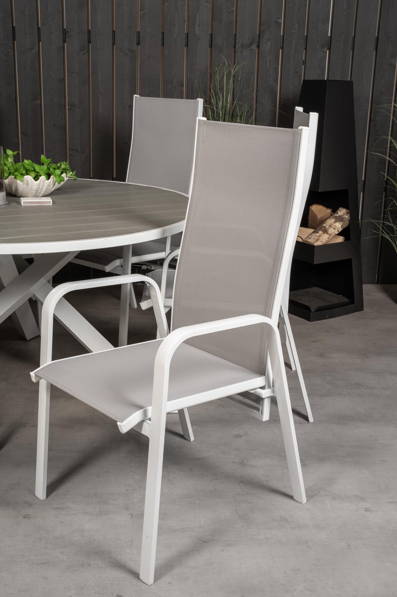 Elegantes Parma Tischset mit 6 Copacabana Recliner-Stühlen. Perfekt für gesellige Momente im Freien, robust und komfortabel.