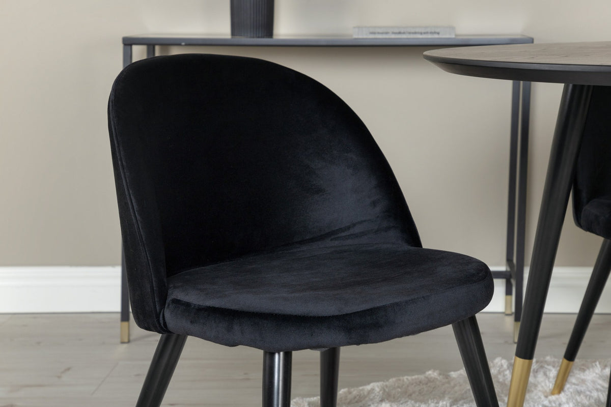 Rundes Dipp Esszimmerset: Esstisch ⌀115 cm mit schwarzem Furnier und schwarzen Beinen, dazu vier Velvet-Stühle mit schwarz-grauem Mikrofaserbezug.