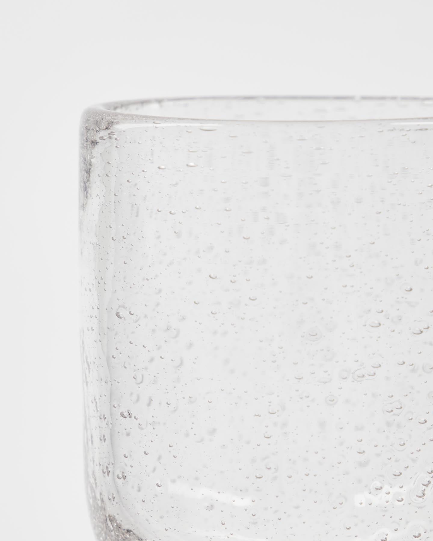 Erleben Sie das stilvolle Glas HDRich Klar von House Doctor – ein Set aus 4 mundgeblasenen Gläsern, ideal für festliche Anlässe und den Alltag.