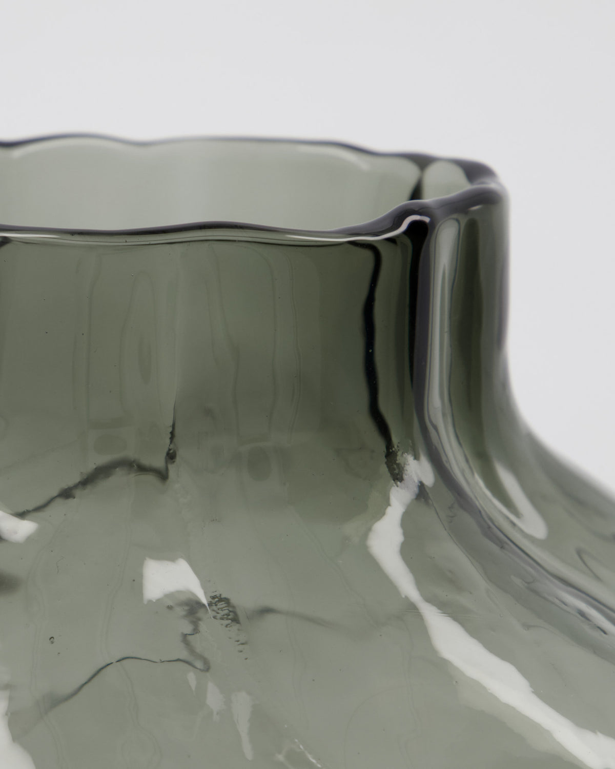 Vase, HDTurn, Rauchgrau in Rauchgrau präsentiert im Onlineshop von KAQTU Design AG. Vase ist von House Doctor