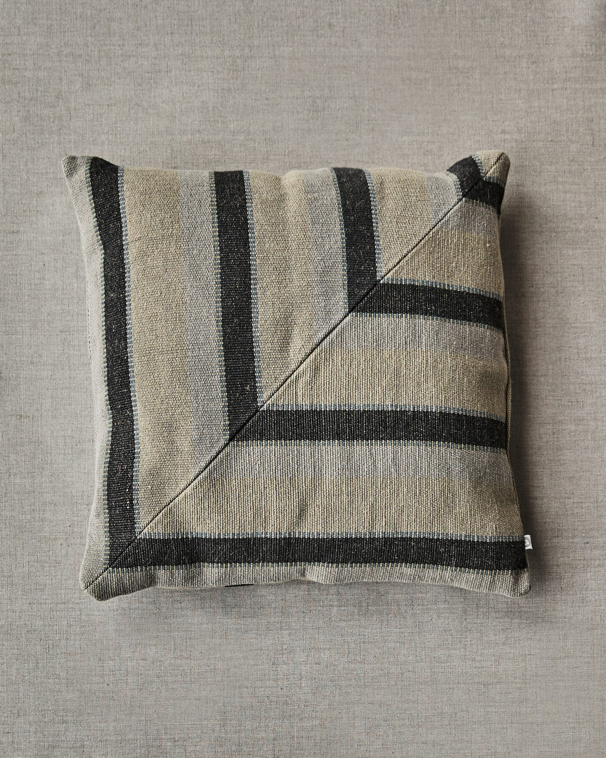 Kissenbezug, Canva & Pete in Beige/Grau präsentiert im Onlineshop von KAQTU Design AG. Deko Kissenbezug ist von House Doctor