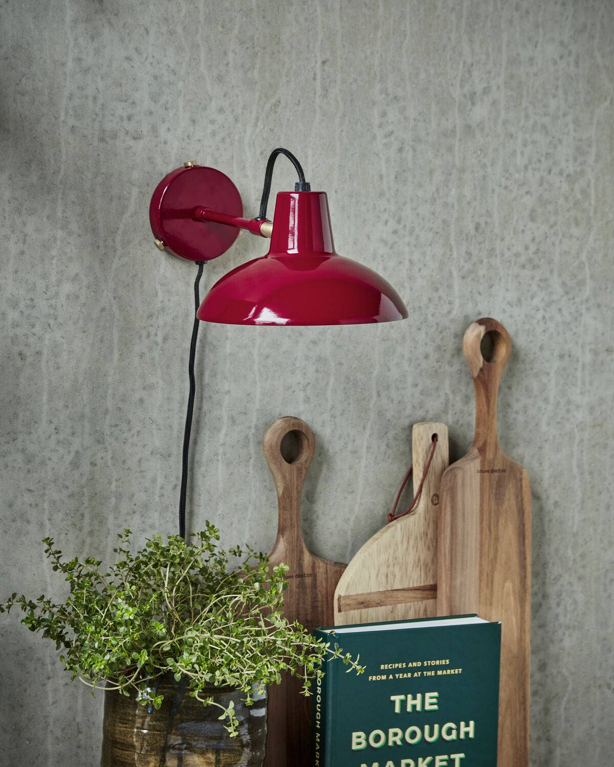 Wandleuchte, HDDesk, Rot in Rot präsentiert im Onlineshop von KAQTU Design AG. Wandleuchte ist von House Doctor