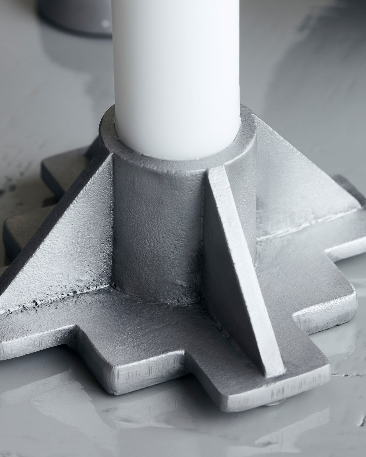 Kerzenständer, Castle in Antik-Aluminium präsentiert im Onlineshop von KAQTU Design AG. Kerzenständer ist von House Doctor