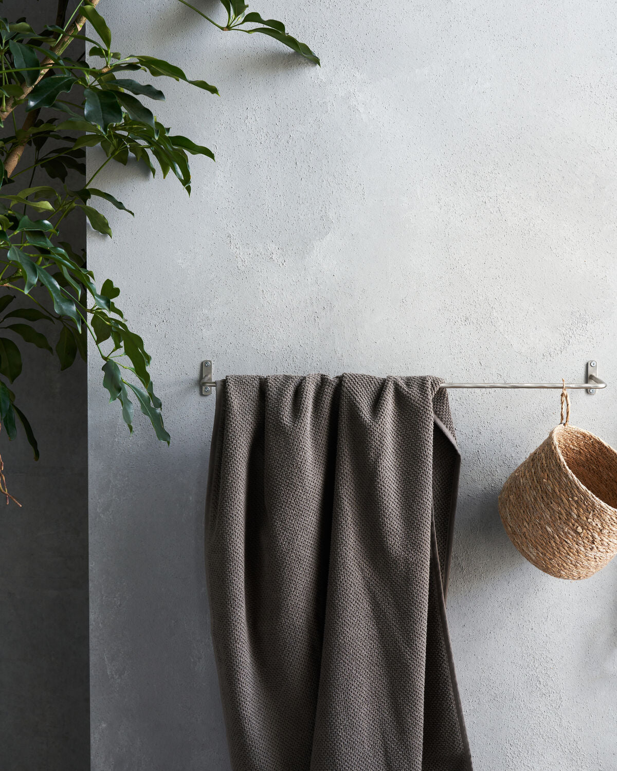 Handtuchhalter, HDWelo, Gebürstetes Silber-Finish in Gebürstetes Silber-Finish präsentiert im Onlineshop von KAQTU Design AG. Handtuchhalter ist von House Doctor