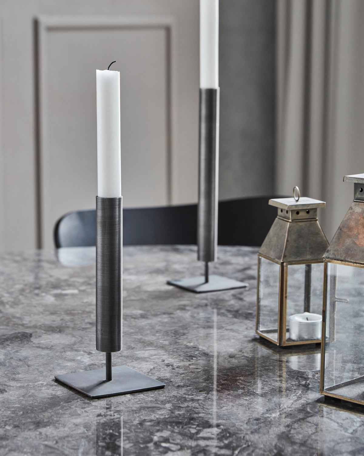 Kerzenständer, HDKolo, Schwarz in Schwarz präsentiert im Onlineshop von KAQTU Design AG. Kerzenständer ist von House Doctor