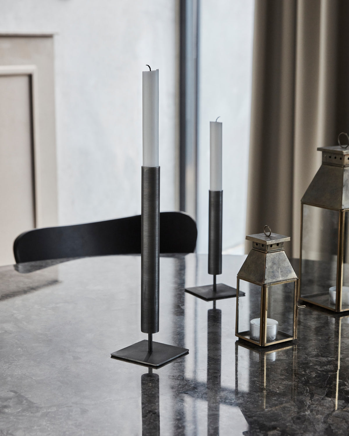 Kerzenständer, HDKolo, Schwarz in Schwarz präsentiert im Onlineshop von KAQTU Design AG. Kerzenständer ist von House Doctor