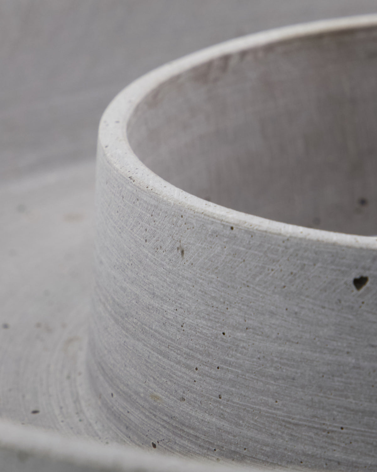 Kerzenständer, The Ring in Grau präsentiert im Onlineshop von KAQTU Design AG. Kerzenständer ist von House Doctor