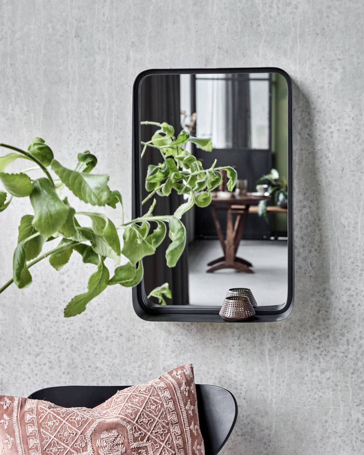 Spiegel mit Rahmen, HDPejo, Antikes Schwarz in Antikes Schwarz präsentiert im Onlineshop von KAQTU Design AG. Wandspiegel ist von House Doctor